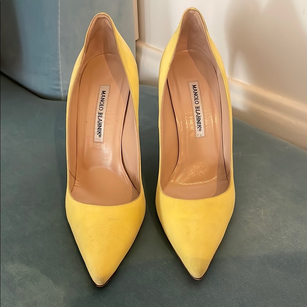 Manolo Blahnik Yellow Suede Pointed-Toe Pumps Size 39